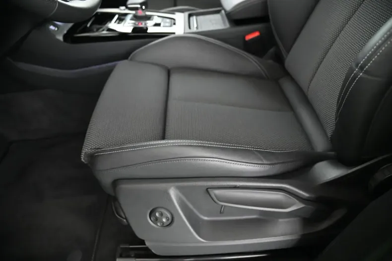 Audi Q5 din 2023 cu 19.885 km - oferta AUD121692 - foto 29