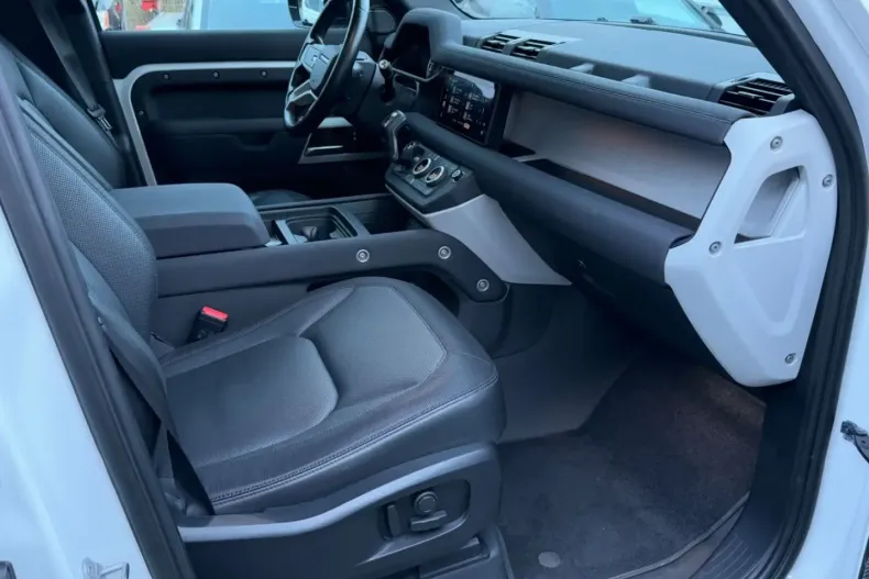 Land Rover Defender din 2022 cu 56.000 km - oferta LAN121716 - foto 8