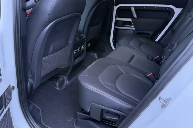 Land Rover Defender din 2022 cu 56.000 km - oferta LAN121716 - foto 9