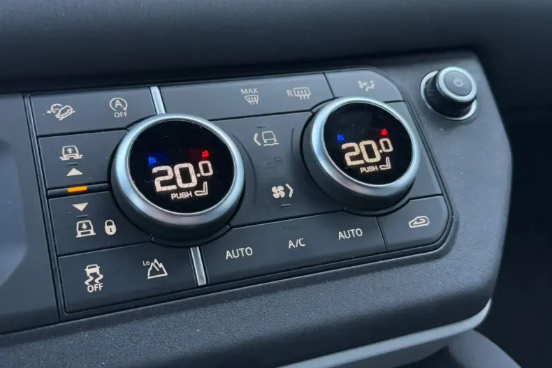 Land Rover Defender din 2022 cu 56.000 km - oferta LAN121716 - foto 16