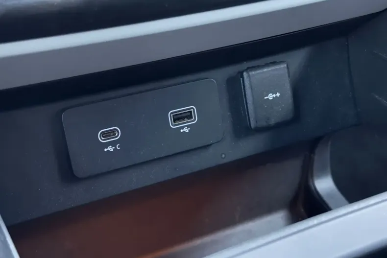 Land Rover Defender din 2022 cu 56.000 km - oferta LAN121716 - foto 19