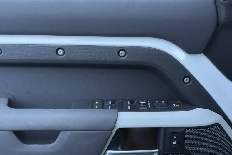 Land Rover Defender din 2022 cu 56.000 km - oferta LAN121716 - foto 20