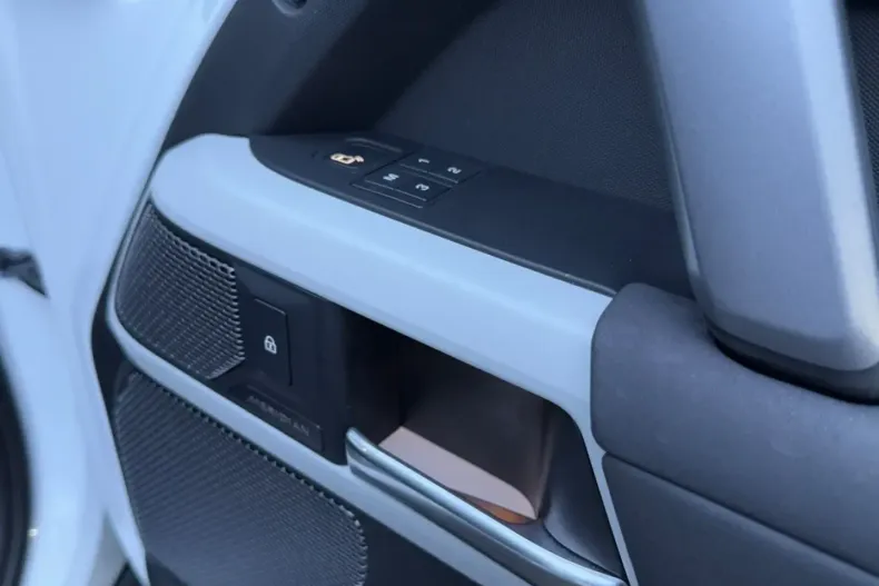 Land Rover Defender din 2022 cu 56.000 km - oferta LAN121716 - foto 26