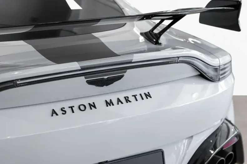 Aston Martin V8 Vantage din 2023 cu 3.650 km - oferta AST121737 - foto 4