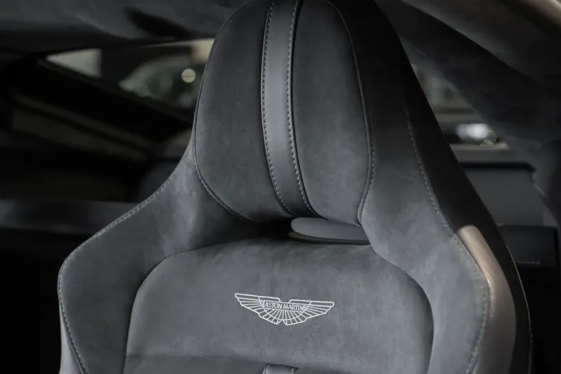 Aston Martin V8 Vantage din 2023 cu 3.650 km - oferta AST121737 - foto 7