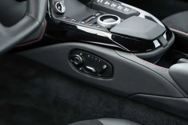 Aston Martin V8 Vantage din 2022 cu 23.200 km - oferta AST121739 - foto 14