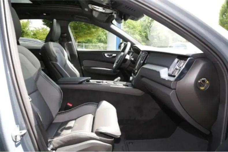 Volvo XC60 din 2022 cu 29.900 km - oferta VOL121740 - foto 4