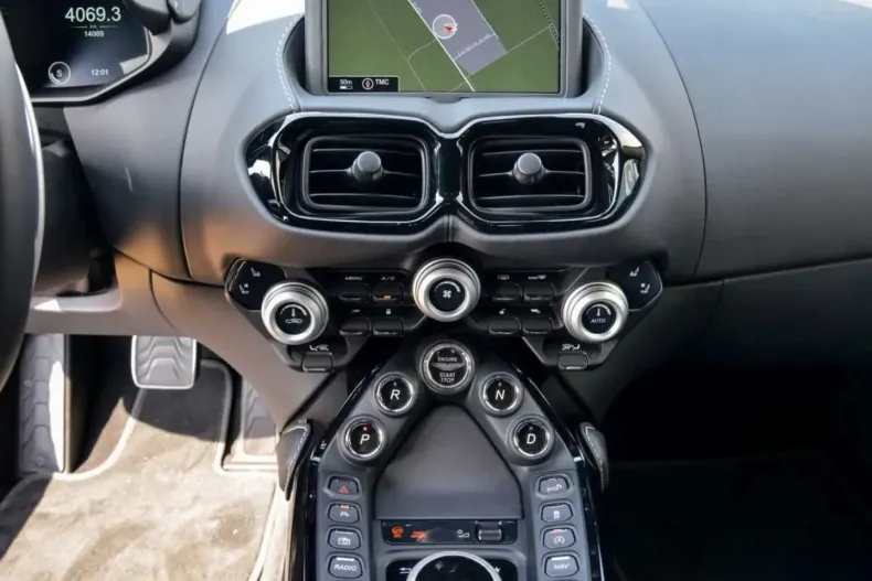 Aston Martin V8 Vantage din 2022 cu 14.200 km - oferta AST121741 - foto 10