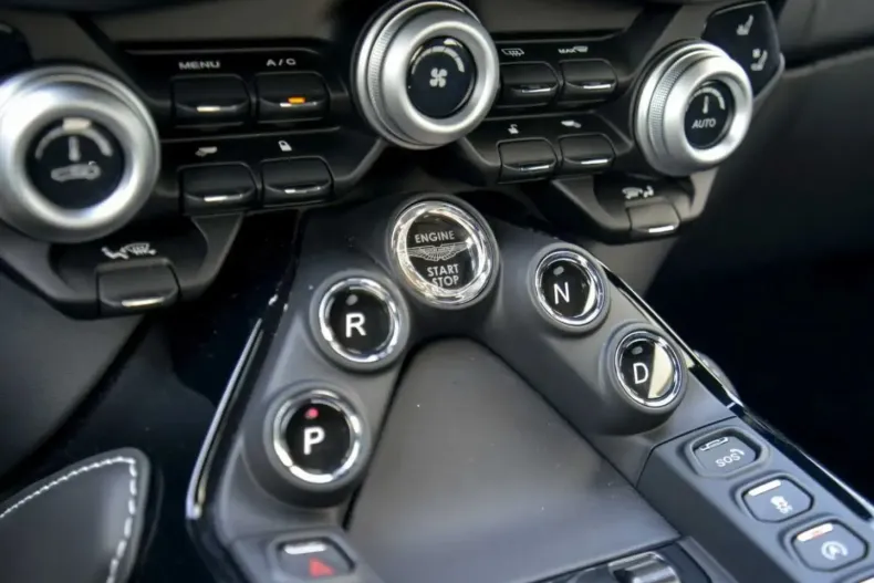 Aston Martin V8 Vantage din 2022 cu 14.200 km - oferta AST121741 - foto 16