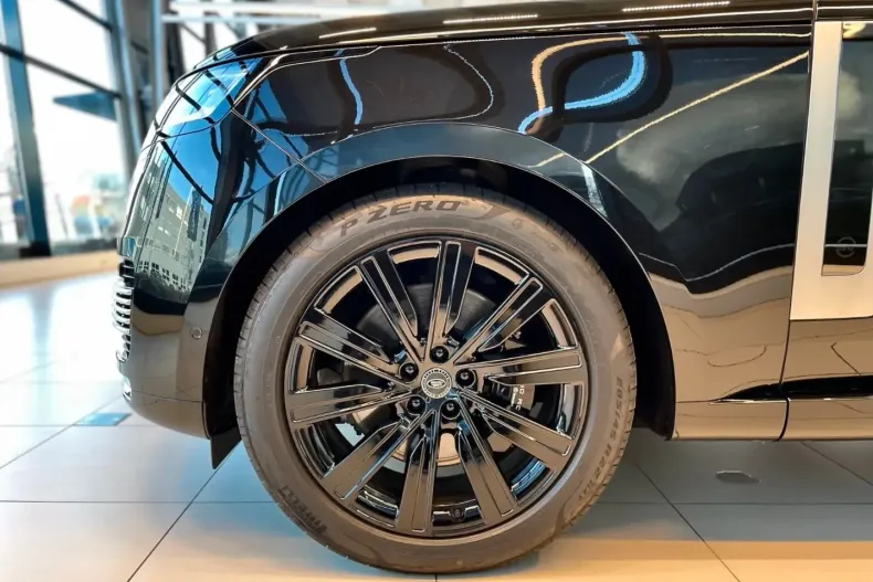 Land Rover Range Rover din 2024 cu 9.412 km - oferta LAN121751 - foto 3