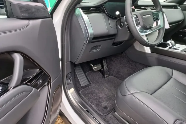 Land Rover Range Rover din 2023 cu 32.000 km - oferta LAN121776 - foto 14