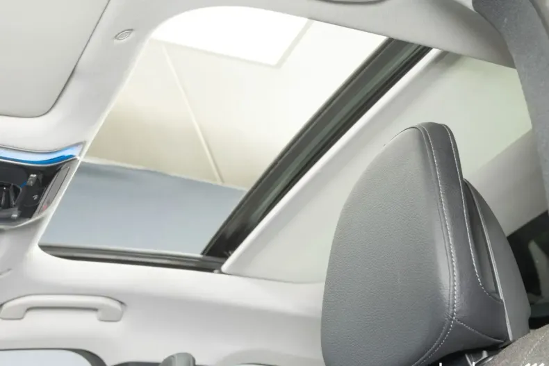 Mercedes-Benz E 220 din 2024 cu 31.826 km - oferta MER121844 - foto 12