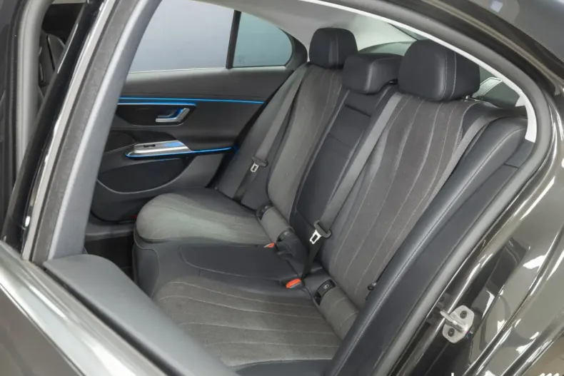 Mercedes-Benz E 220 din 2024 cu 31.826 km - oferta MER121844 - foto 14