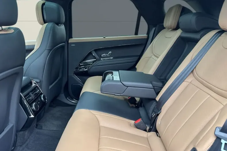 Land Rover Range Rover Sport din 2024 cu 5.900 km - oferta LAN121922 - foto 11