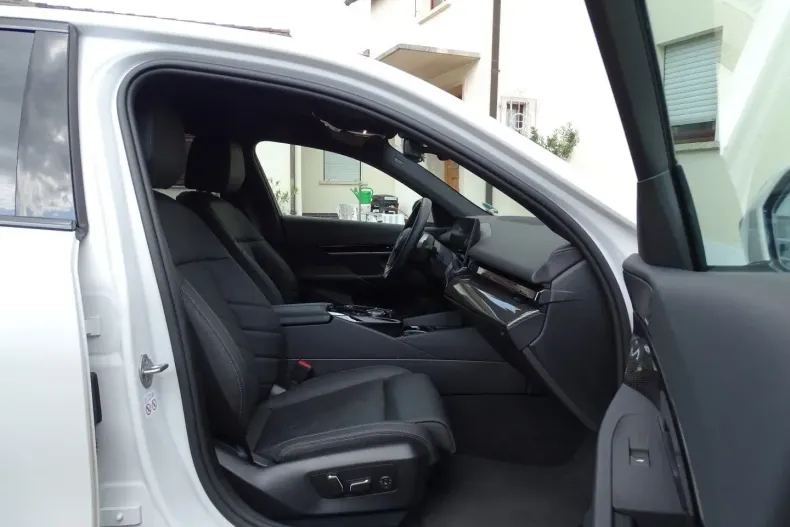 BMW 520 din 2024 cu 24.000 km - oferta BMW121933 - foto 6