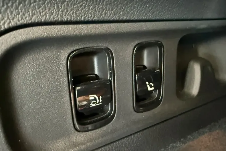 Mercedes-Benz GLC 300 din 2024 cu 12.483 km - oferta MER121944 - foto 25