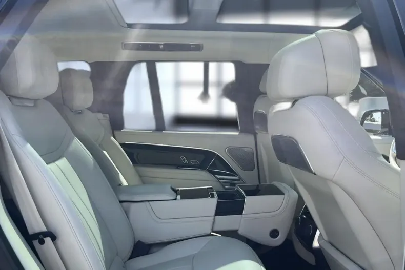 Land Rover Range Rover din 2024 cu 11.400 km - oferta LAN121949 - foto 8