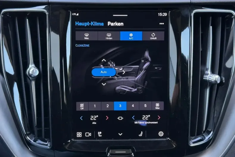 Volvo XC60 din 2022 cu 79.890 km - oferta VOL121955 - foto 12