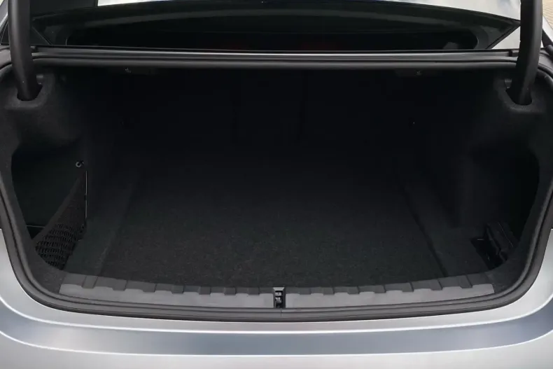 BMW 330 din 2024 cu 12.610 km - oferta BMW121959 - foto 9