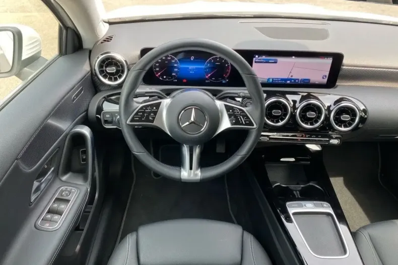 Mercedes-Benz A 180 din 2024 cu 8.820 km - oferta MER121966 - foto 2