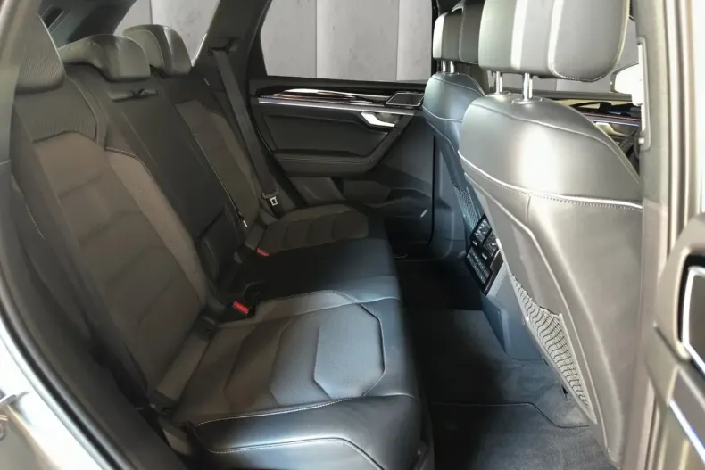Volkswagen Touareg din 2024 cu 8.790 km - oferta VOL121976 - foto 18