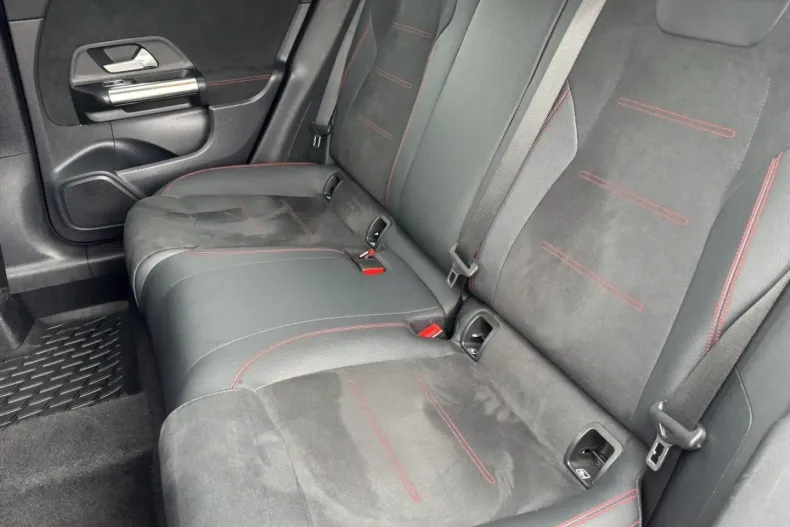 Mercedes-Benz GLA 200 din 2024 cu 26.000 km - oferta MER122000 - foto 9