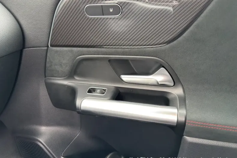 Mercedes-Benz GLA 200 din 2024 cu 26.000 km - oferta MER122000 - foto 10