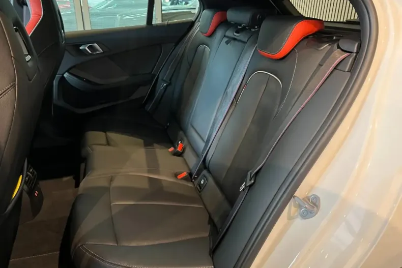 BMW 118 din 2024 cu 7.400 km - oferta BMW122054 - foto 12