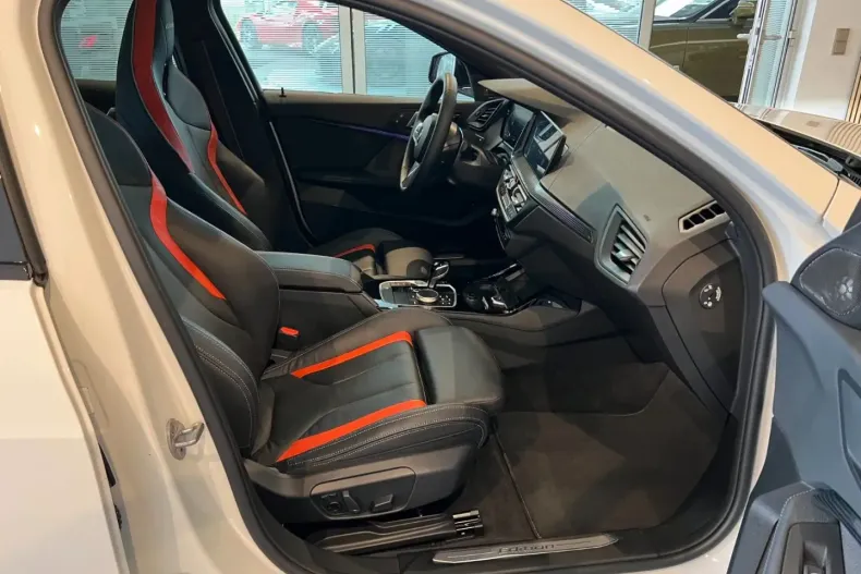 BMW 118 din 2024 cu 7.400 km - oferta BMW122054 - foto 13