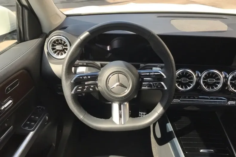 Mercedes-Benz GLB 220 din 2024 cu 8.558 km - oferta MER122072 - foto 10