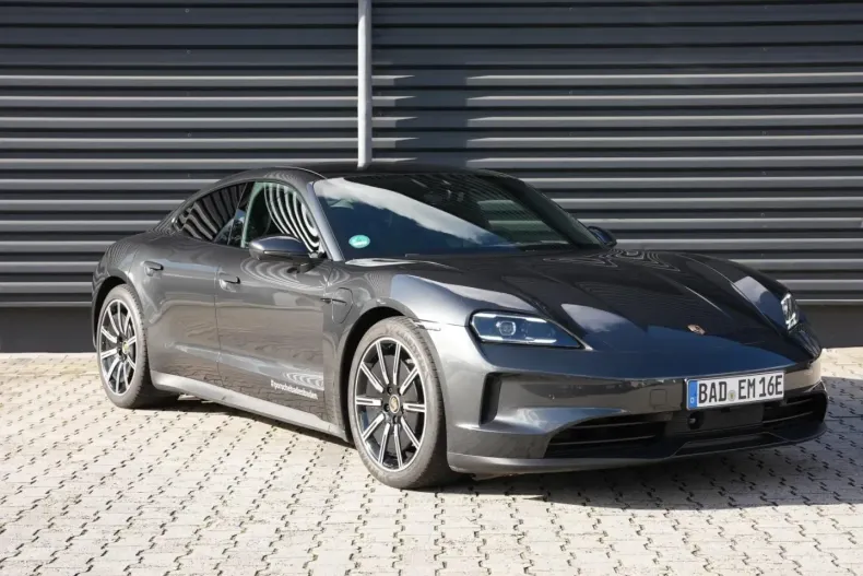 Porsche Taycan din 2024 cu 18.000 km - oferta POR122074 - foto 3