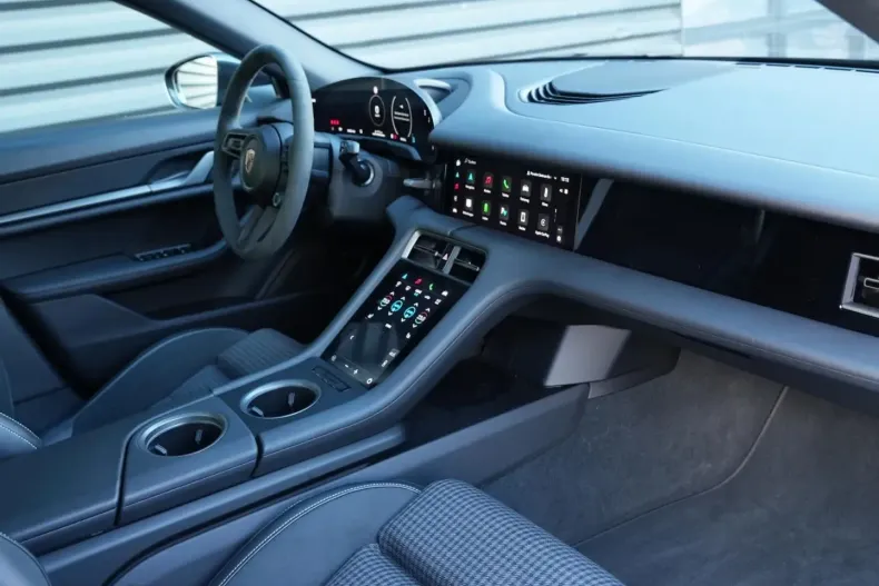 Porsche Taycan din 2024 cu 18.000 km - oferta POR122074 - foto 15