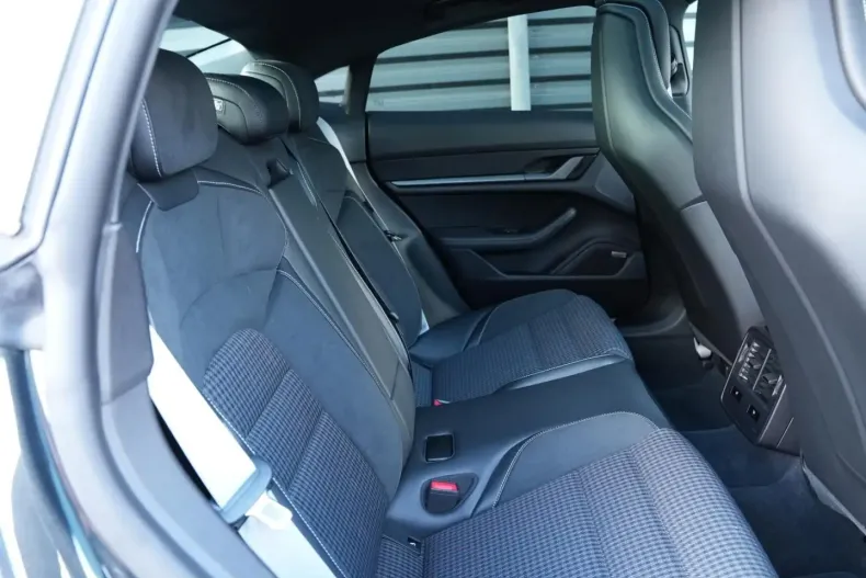 Porsche Taycan din 2024 cu 18.000 km - oferta POR122074 - foto 17