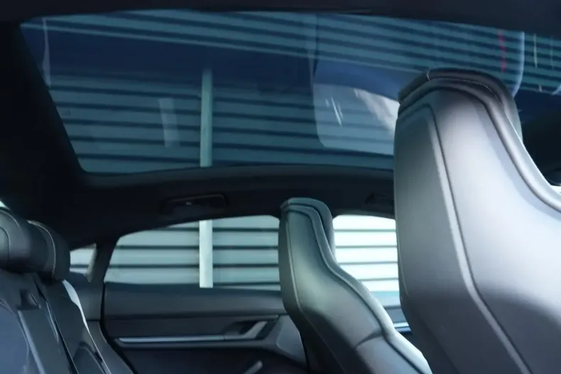 Porsche Taycan din 2024 cu 18.000 km - oferta POR122074 - foto 18