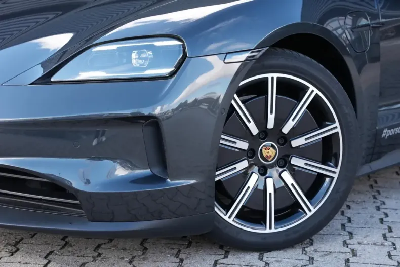 Porsche Taycan din 2024 cu 18.000 km - oferta POR122074 - foto 24