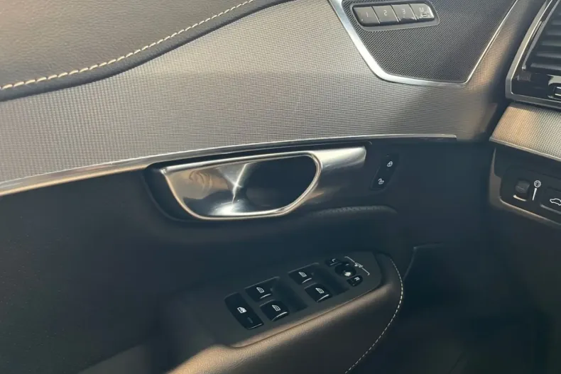 Volvo XC90 din 2022 cu 78.119 km - oferta VOL122075 - foto 23