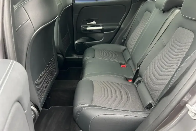 Mercedes-Benz GLA 220 din 2024 cu 4.535 km - oferta MER122081 - foto 8