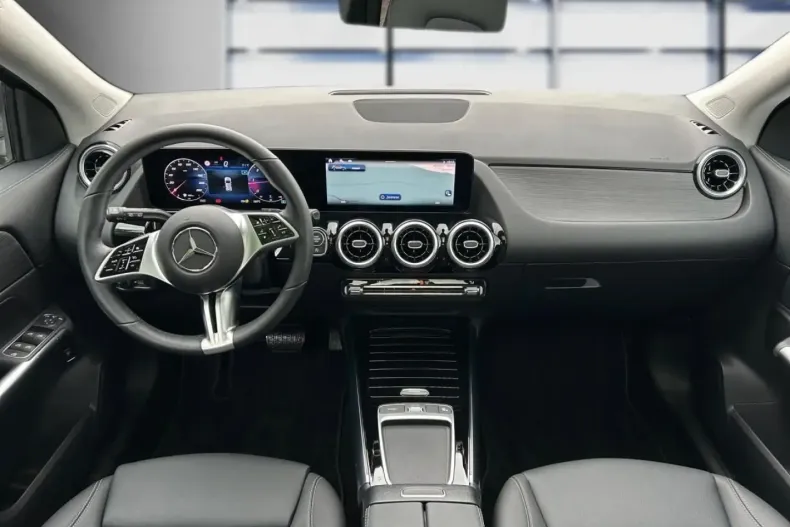 Mercedes-Benz GLA 220 din 2024 cu 4.535 km - oferta MER122081 - foto 9