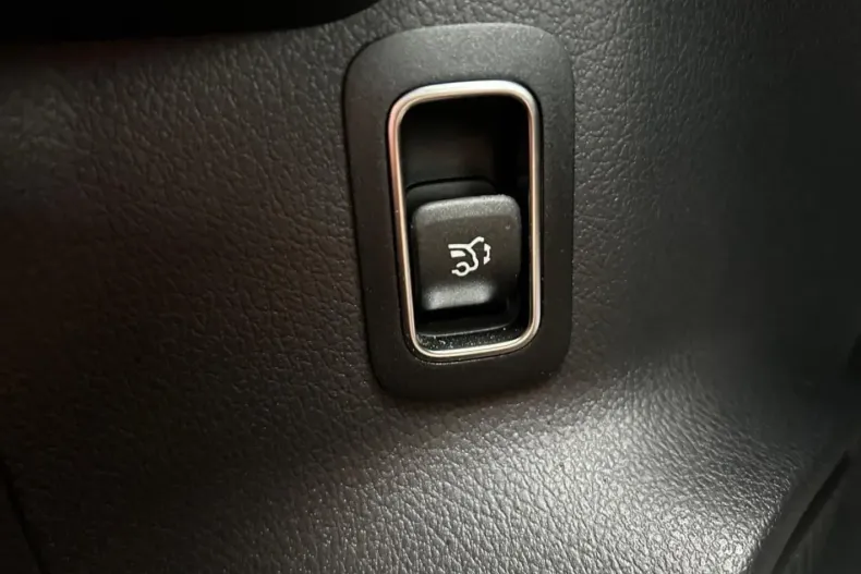 Mercedes-Benz GLA 220 din 2024 cu 4.535 km - oferta MER122081 - foto 14