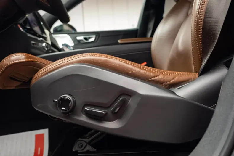 Volvo XC60 din 2020 cu 113.500 km - oferta VOL122083 - foto 13