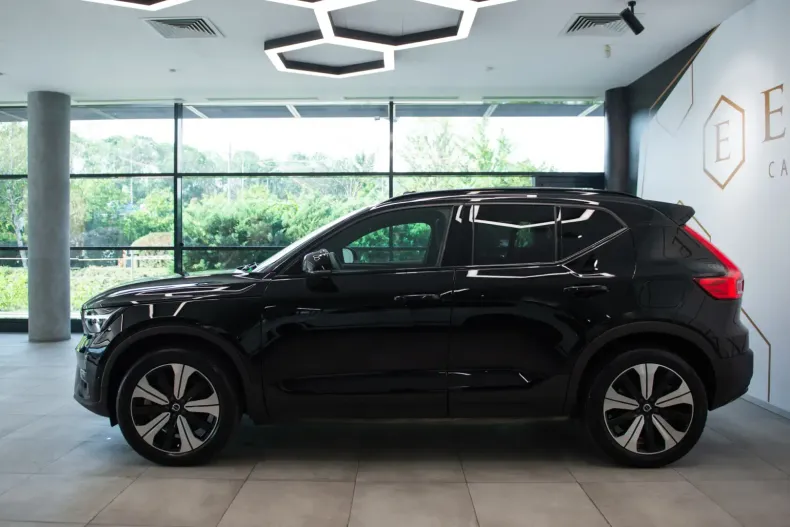 Volvo XC40 din 2022 cu 35.675 km - oferta VOL122107 - foto 4