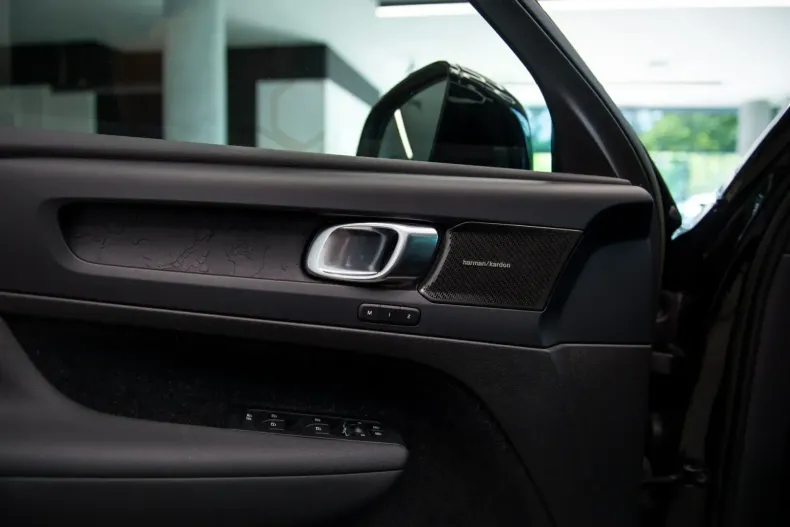 Volvo XC40 din 2022 cu 35.675 km - oferta VOL122107 - foto 11