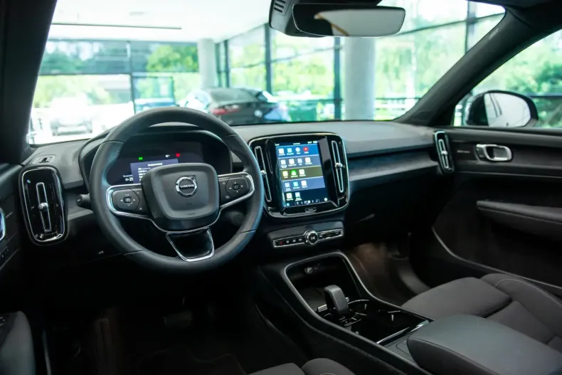 Volvo XC40 din 2022 cu 35.675 km - oferta VOL122107 - foto 14