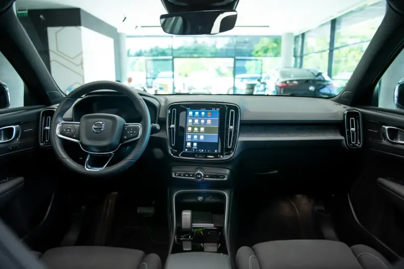 Volvo XC40 din 2022 cu 35.675 km - oferta VOL122107 - foto 15