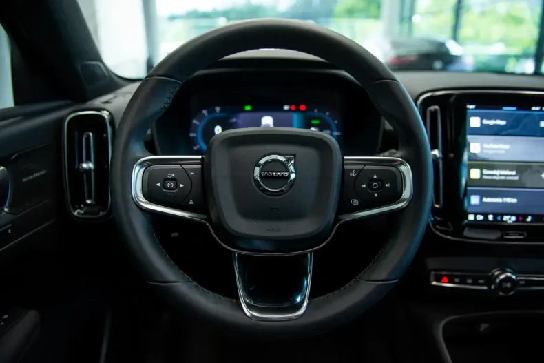 Volvo XC40 din 2022 cu 35.675 km - oferta VOL122107 - foto 17