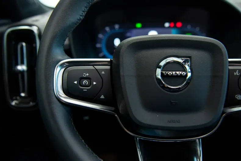 Volvo XC40 din 2022 cu 35.675 km - oferta VOL122107 - foto 18