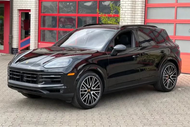 Porsche Cayenne din 2025 cu 40 km - oferta POR122112 - foto 1