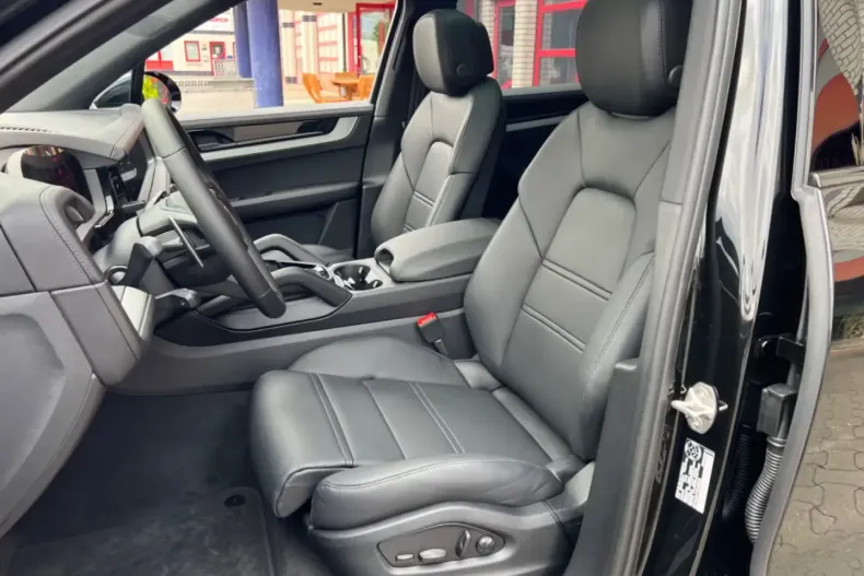 Porsche Cayenne din 2025 cu 40 km - oferta POR122112 - foto 6