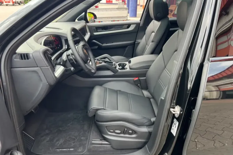 Porsche Cayenne din 2025 cu 40 km - oferta POR122112 - foto 12