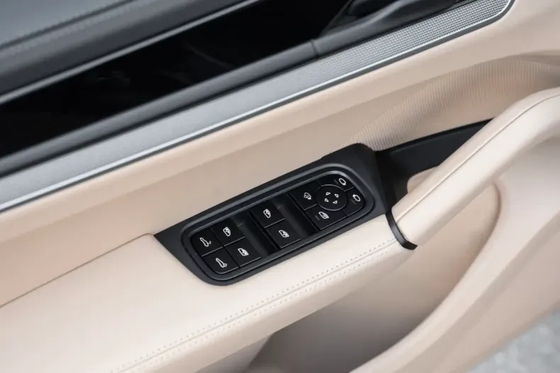 Porsche Cayenne din 2025 cu 9.900 km - oferta POR122118 - foto 7